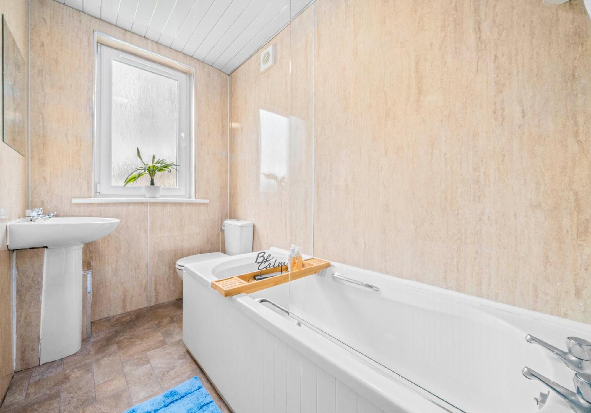 Anderson By Klass Living *